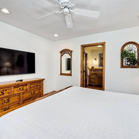 Great Group Retreat! Hacienda Decor, Spacious Floor Plan, Private Backyard คาร์ลสบัด ภายนอก รูปภาพ